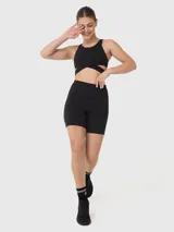 Calza biker negra de tiro alto con banda de silicona interior para mayor sujeción.