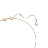 Collar con cadena de eslabones color oro rosa y dije de cisne con incrustaciones de cristales blancos.