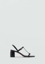 Sandalias negras de tacón bloque con cierre de hebilla y diseño de tiras.