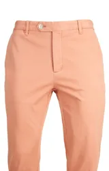 Pantalón chino verde militar de corte recto con tecnología Natural Flex.