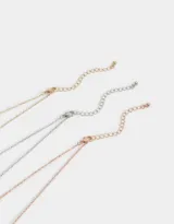 Set de tres collares metálicos con dije de hongo con strass y mariposa esmaltada.