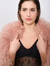 Body negro de encaje con espalda abierta y breteles regulables.