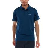 Polo de hombre Columbia Tech Trail, color blanco, de manga corta, con logo bordado en el pecho. Confeccionada en tejido hidroabsorbente Omni-Wick™ con elastano.