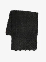 Chal de poliéster con diseño de zigzag en tonos marrones.