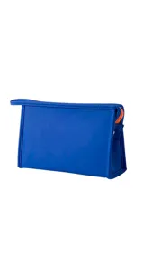 Neceser azul de neopreno con cierre superior y bolsillo interno de rejilla.