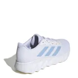 Championes Adidas Switch Move, color blanco con detalles celestes y suela texturizada.