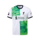 Camiseta de fútbol Nike del Liverpool FC, modelo Stadium para la temporada 2023/24. Diseño blanco con bloques de color verde digitalizados en el lateral. Incluye logo de Nike, escudo del club y sponsor.