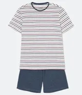 Conjunto de pijama corto para hombre marca Viko, compuesto por remera de manga corta con cuello redondo y short liso con cintura elástica. La remera es blanca con rayas horizontales en azul y bordó.