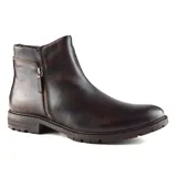 Bota corta de cuero color marrón oscuro, con cierre lateral y suela de goma.