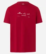 Remera de algodón color borgoña, de corte recto, con cuello redondo y mangas cortas. Estampa frontal con la frase "Mar, céu, sol" en color blanco.