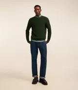 Suéter masculino de malla de viscosa y poliamida color gris claro, con textura de cuadros grid, cuello redondo y mangas largas.