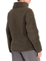 Campera polar verde militar de poliéster reciclado con textura sherpa, cierre frontal y detalles en cuero.