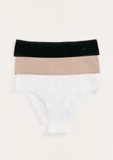 Pack de tres bombachas de algodón, corte clásico, en colores negro, beige y blanco.