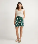 Short verde con lunares blancos, de viscosa, con cinturón para atar.