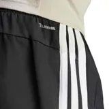 Short deportivo Adidas negro con cintura elástica, bolsillos laterales con cierre y logo de la marca en blanco.