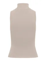Top de punto sin mangas color gris claro con cuello alto, diseño ajustado y elegante.