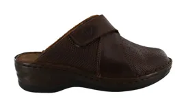 Zuecos negros de cuero sintético con plantilla acolchada, suela de goma y detalle de perforaciones en la capellada.