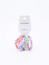 Set de cuatro coleros de pelo con trenzado multicolor y cuentas de plástico.