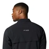 Camisa negra de manga larga para hombre, marca Columbia, modelo Summit Valley. Confeccionada en tejido transpirable de secado rápido con protección solar UPF 50 y tecnología Omni-Wick. Cuenta con ventilación en la espalda, bolsillo con cremallera en el pecho y mangas enrollables.