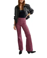 Pantalón de tiro alto con corte acampanado (flare) y tejido jacquard con estampado floral en tonos ciruela/borgoña.