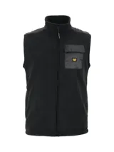Chaleco negro de polar con cierre frontal y cuello alto. Tiene un bolsillo de parche en el pecho con logo de CAT.