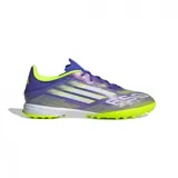 Championes de fútbol Adidas F50 League Tf, color morado con detalles en amarillo y blanco.