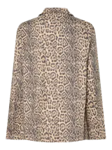 Blazer con estampado animal print en tonos beige y gris, de corte clásico con solapas y bolsillos delanteros.
