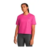 Remera deportiva Under Armour color fucsia con estampado floral en relieve y logo en el pecho.