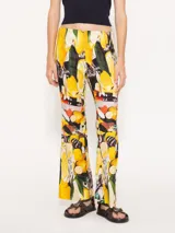 Pantalón recto de jacquard con estampado de limones, tiro medio y cierre lateral con tiracierre metálico niquelado.