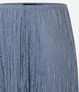 Pollera evasê new midi, confeccionada en encaje, con forro. Diseño con forma de cono, estrecha en la cintura y ligeramente abierta en el largo. El elastano aporta comodidad y capacidad de uso a una gran variedad de prendas, además de ser una fibra resistente.