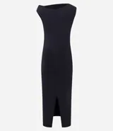 Vestido midi de poliéster y elastano, color rojo, con escote recto asimétrico hombro a hombro, fruncido en el hombro y encaje en la parte baja trasera.