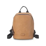 Mochila negra de símil cuero, con cierre principal y bolsillo interno con cierre. Tiene asa de mano, correas regulables y bolsillo oculto en la espalda.