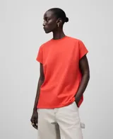 Camiseta color naranja de algodón orgánico con cuello redondo y mangas cortas.