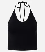 Top cropped de algodón color amarillo pálido, con escote en V pronunciado y tirantes finos que se atan en la nuca (estilo halter). El tejido es acanalado.