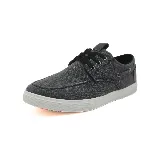 Zapatilla náutica Maximum de lona color gris con cordones negros y suela blanca.