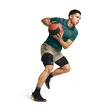 Short deportivo azul con cintura elástica negra, bolsillos laterales con cierre y logo de la marca en la pierna izquierda.