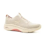 Championes Skechers Go Walk Arch Fit 2.0 color beige, con cordones elásticos y plantilla Arch Fit extraíble.