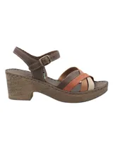Sandalias con plataforma RKF modelo Dalia, color verde, con tiras cruzadas en tonos verde, beige y celeste.