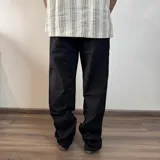 Pantalón de lino color beige, de corte recto, con cintura ajustable con cordón.