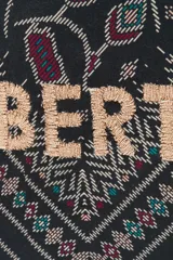 Bolso tipo tote bag negro con estampado geométrico multicolor y la palabra 'Liberté' bordada en dorado.