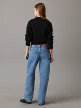 Sweater negro de algodón y lana, con cuello alto y logo de Calvin Klein bordado en el cuello.