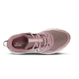 Championes New Balance WT410 color rosa con logo blanco, ideales para correr o caminar en la montaña.