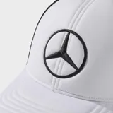 Gorra Adidas Trucker Mercedes-AMG Petronas Formula One Team, color blanco con paneles traseros de malla negra, logo de Mercedes bordado en el frente y logo de Adidas bordado en la visera.