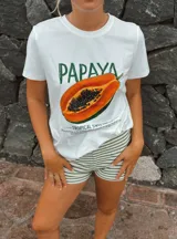 Short de tiro alto con estampado a rayas horizontales verdes y blancas.