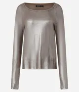 Blusa negra de punto liviano con escote redondo, manga larga y sisa raglán. Tiene una malla con lámina metálica.