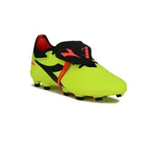 Championes de fútbol Diadora Dynamic Futbol MD para hombre, color amarillo con detalles en negro y rojo.