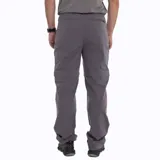 Pantalón largo desmontable color gris, con cinturón ajustable, bolsillos laterales y traseros con cierre.