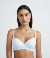 Soutien básico color piel, de microfibra, con relleno y base reforzada. Ofrece confort y amplia cobertura de los senos.