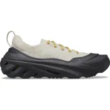 Championes Crocs Echo Surge color crema con cordones amarillos y suela negra.