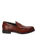 Mocasín italiano de cuero negro, con plantilla de cuero y suela de goma.